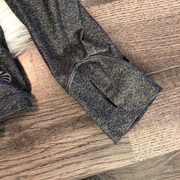 Workout top - Picture 2 of 4